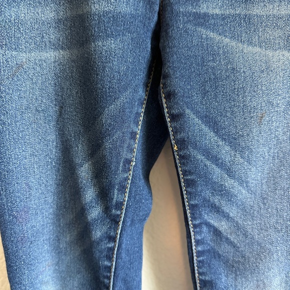 Classic Blue Girl’s Skinny Pull On Levi’s Jeans - Picture 5 of 5
